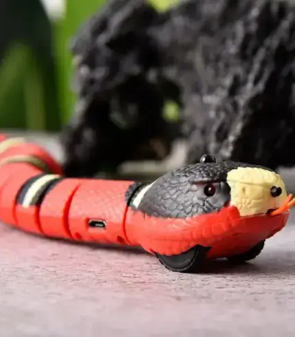 SLITHER SPRINT™ INTERACTIVE CAT TOY